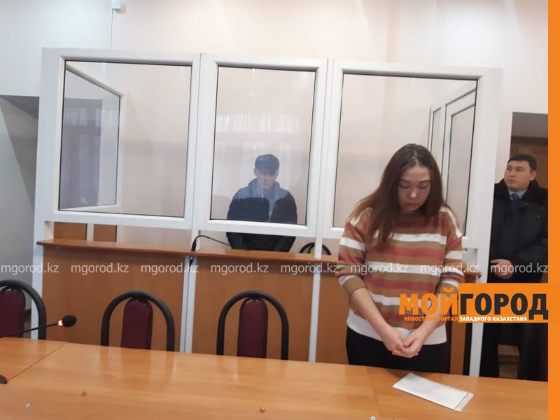 Житель ЗКО перерезал горло осколком бутылки своему знакомому