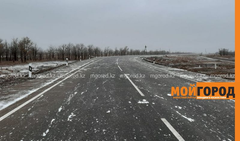 В ЗКО перекрыли трассы из-за гололеда