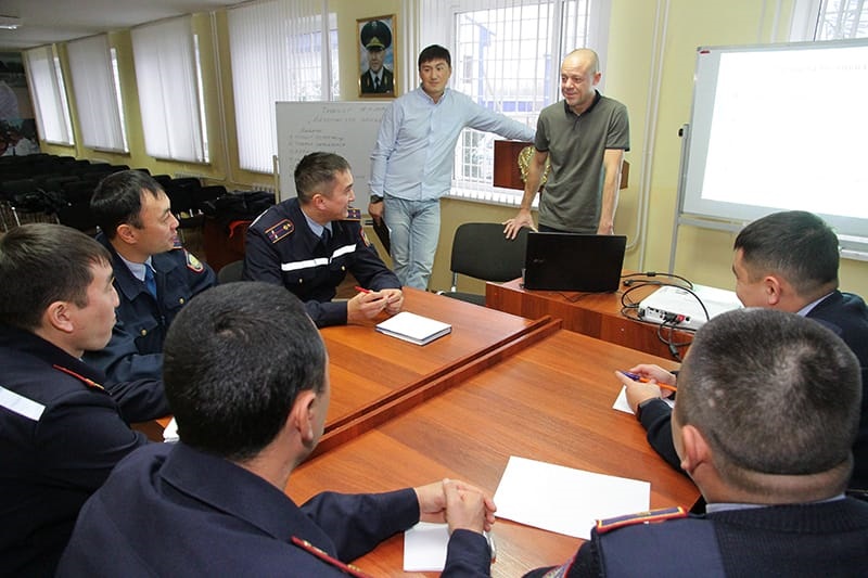 Сотрудники батальона патрульной полиции пройдут курсы Защитного вождения в Уральске