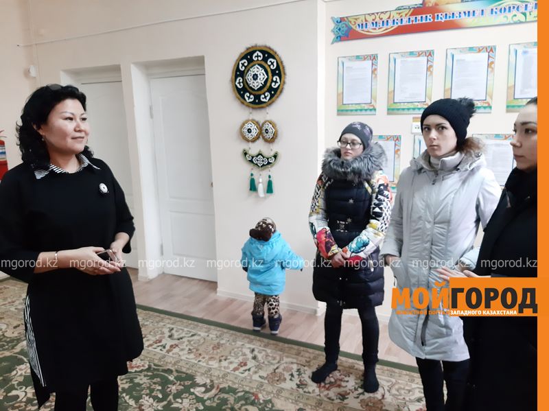 В детском саду в Уральске запретили дарить детям сладкие подарки на новогодней елке