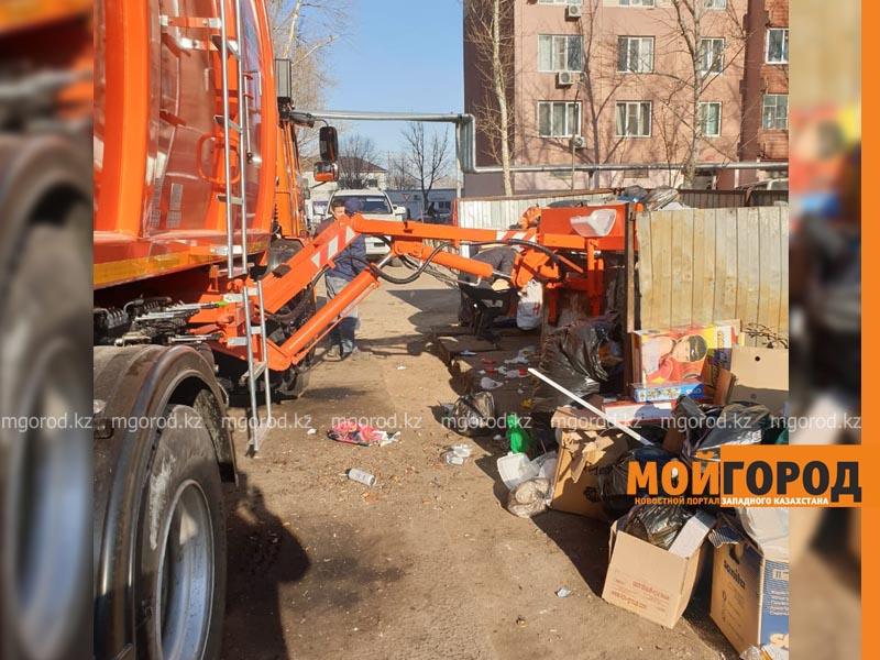 В Атырау повысился тариф на вывоз мусора