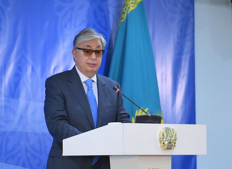 Президент присвоил государственную награду Димашу Кудайбергенову