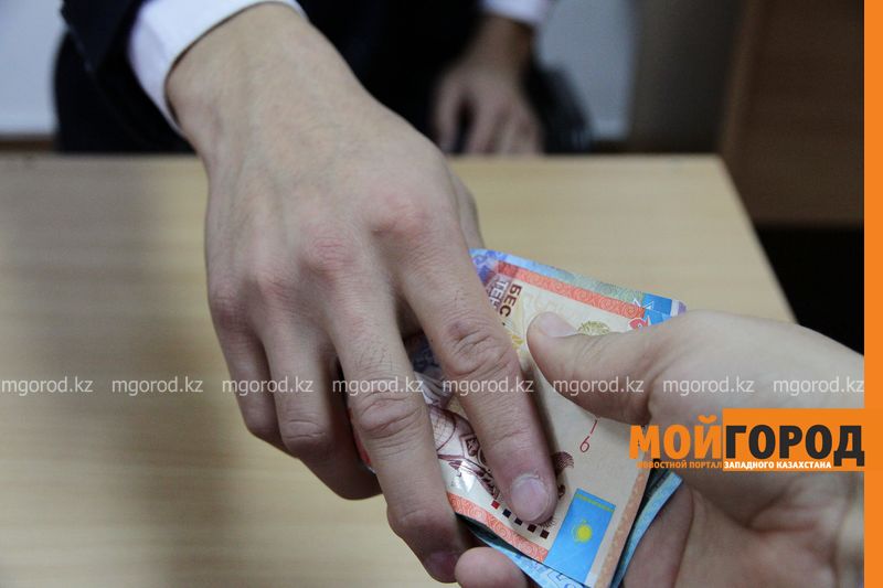 За взятку осудили чиновника в ЗКО