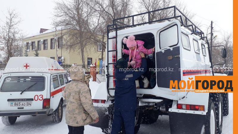 В Актюбинской области к 7-летнему ребенку с аппендицитом врач ехал на вездеходе
