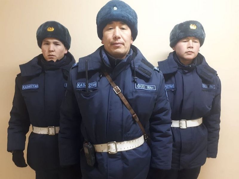 Военнослужащие задержали подозреваемого в изнасиловании на месте преступления в Актобе