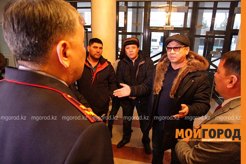 Это делается специально, чтобы нажиться на народе — владельцы авто с иностранными номерами
