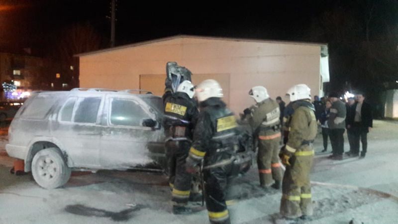 Автомобиль загорелся на АЗС в Уральске (видео)