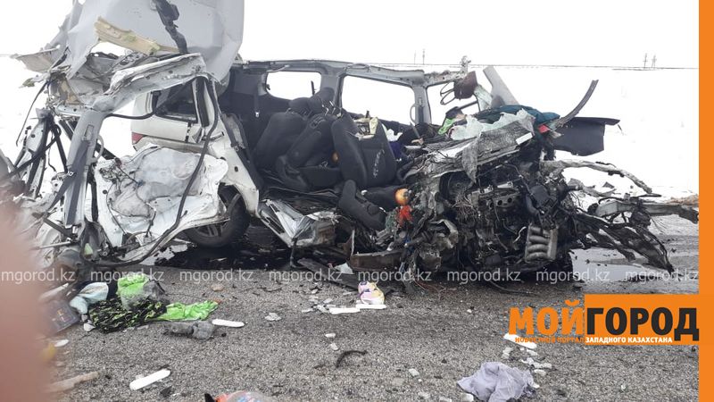 Четыре иностранца погибли в аварии на трассе в Актюбинской области