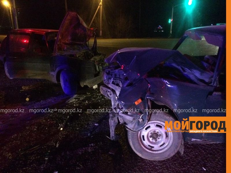 Водители двух автомашин пострадали в ДТП в Уральске