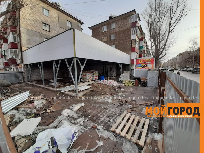 Нас тут заживо замуровали - жильцы дома о реконструкции кафе в Уральске