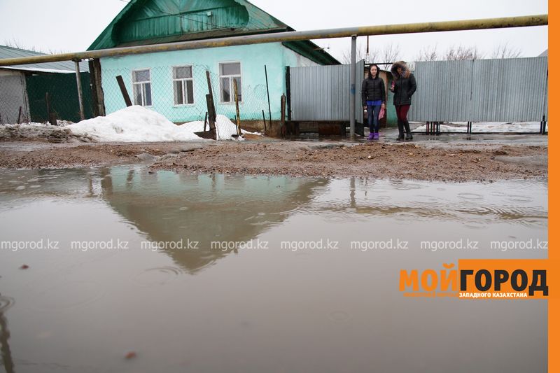 Уральск утопает в талых водах (фото)