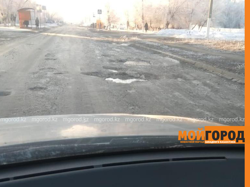 Аким Актюбинской области проехал по разбитым дорогам города (фото)