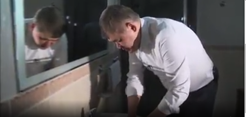 Глава минздрава РК показал, как нужно мыть руки