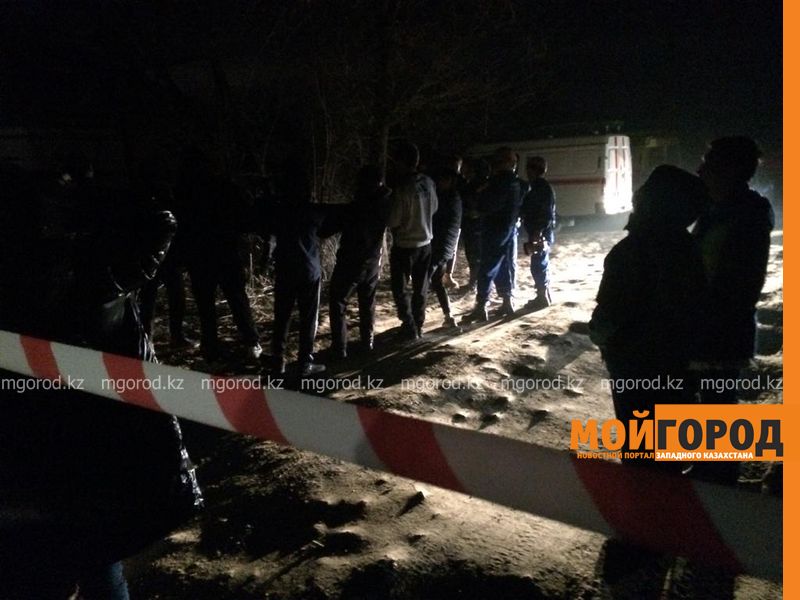 Девушка грозилась спрыгнуть с высоковольтного столба в Уральске (фото)