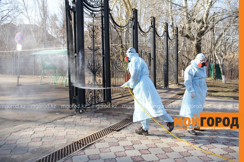 Парк, площади и улицы дезинфицируют в Уральске