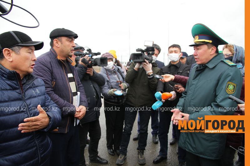 Простоявших трое суток на границе граждан Узбекистана и Кыргызстана пропустили через ЗКО
