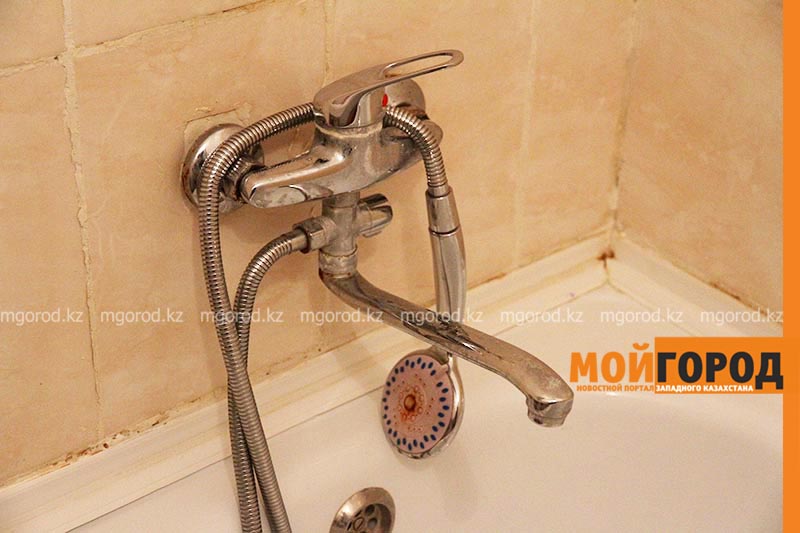Горячую воду отключат в нескольких микрорайонах Уральска