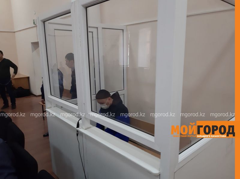 В Уральске начался суд над обвиняемым в смерти матери четверых детей полицейским