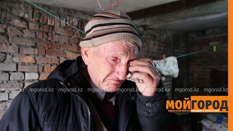 Хотел жить с родными: 84-летний тыловик замерзает в гараже в Уральске (фото, видео)