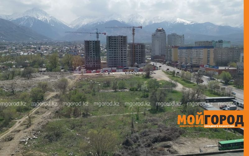 Два дня в пути и пробитое колесо: как алматинцы на такси добирались из Уральска домой