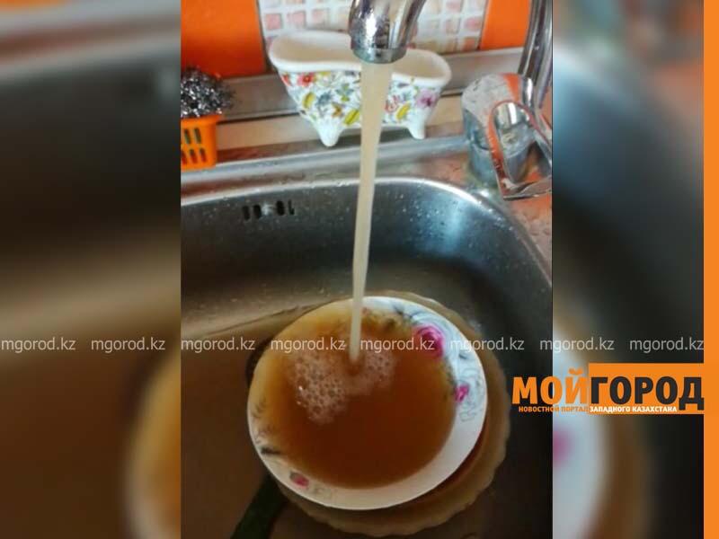 Ни еду приготовить, ни постирать — уральцы жалуются на ржавую воду (видео)
