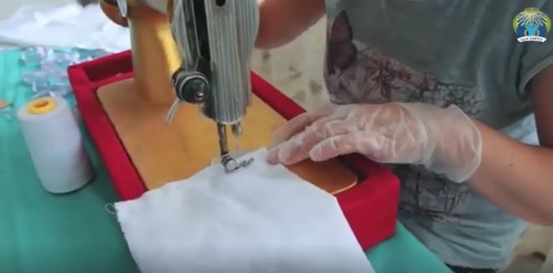 15 тысяч масок шьют волонтеры для уральских семей
