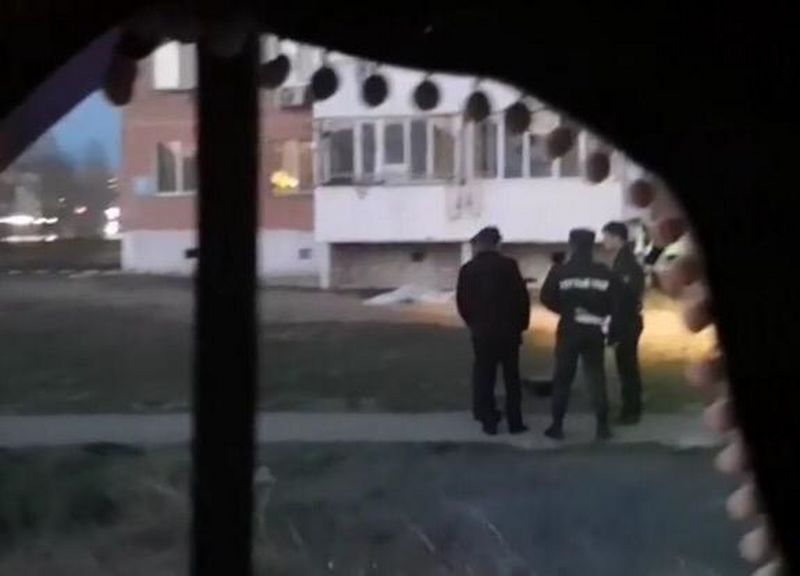 Мужчина выпрыгнул из окна 10 этажа в Уральске