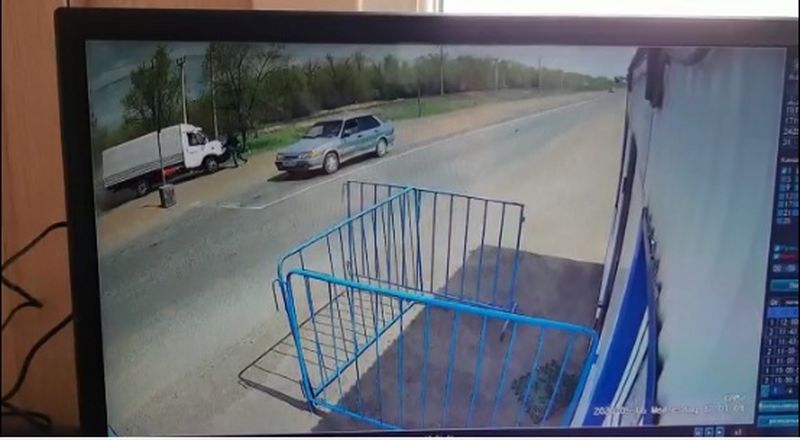 Через блокпост пытался прорваться водитель «Газели» в ЗКО. Пострадал полицейский (видео)
