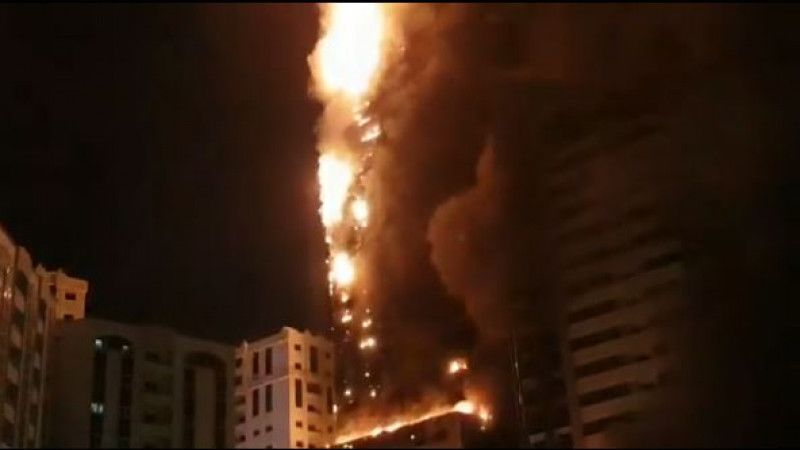 Небоскреб загорелся в ОАЭ (видео)