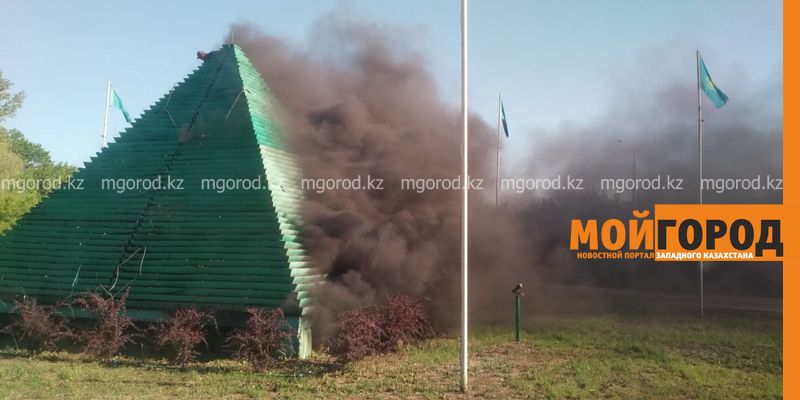 Пирамида для цветов горела в Уральске