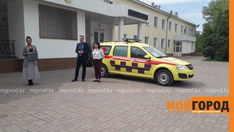 Бурлинской райбольнице подарили автомобиль