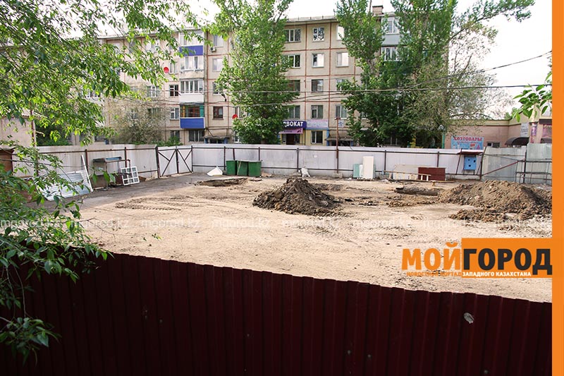 На месте строительства крытого рынка в Уральске планируют сделать спортплощадку