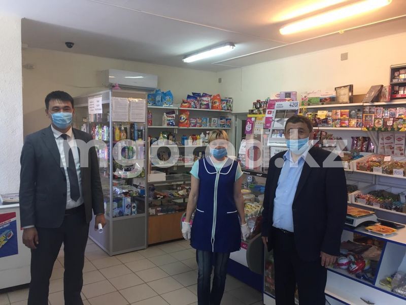Депутаты Бурлинского района провели рейд по объектам МСБ