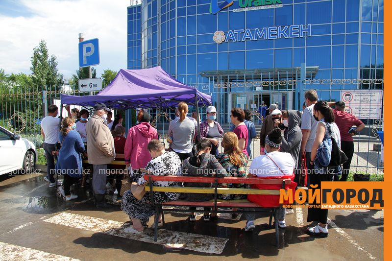 Очереди в ЦОНах Уральска обещают устранить при помощи раннего бронирования