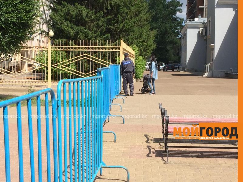 В Уральске полицейские оцепили площадь Абая