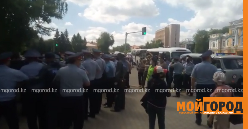Вышедших на площадь уральцев грозят привлечь к адмответственности за нарушение режима карантина