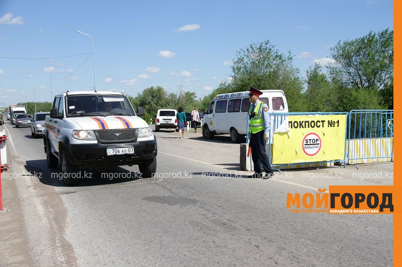 В Уральске открыли ТРЦ и убирают блокпосты