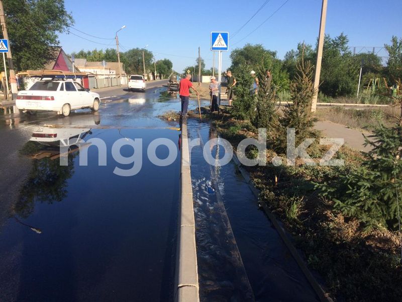 Микрорайон в Уральске затопило фекалиями (фото, видео)