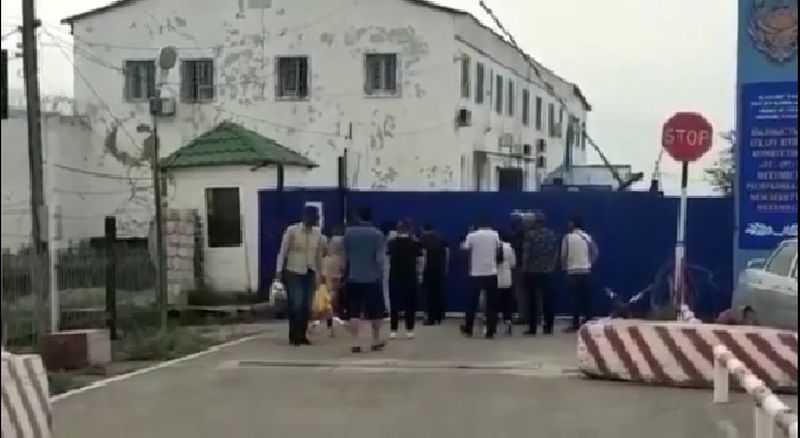 Арестанты устроили бунт в СИЗО в Атырау (видео)