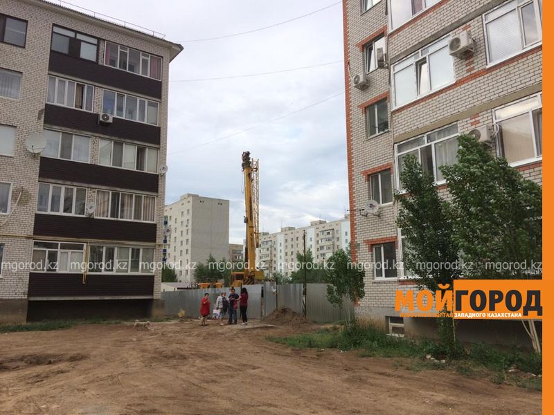 Уральцы требуют вместо многоэтажного дома построить детскую площадку