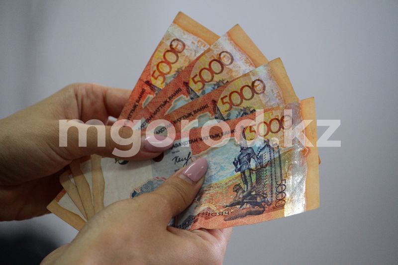 Выплатят ли казахстанцам 42 500 в августе
