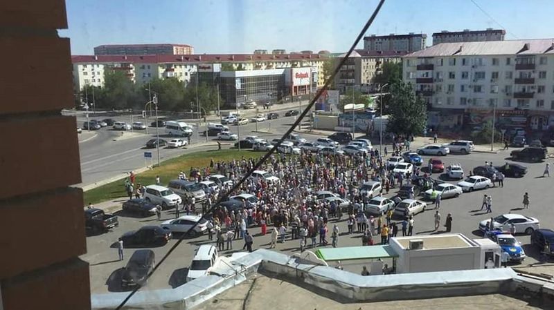Давка образовалась в Атырау на акции по бесплатной раздаче лекарств
