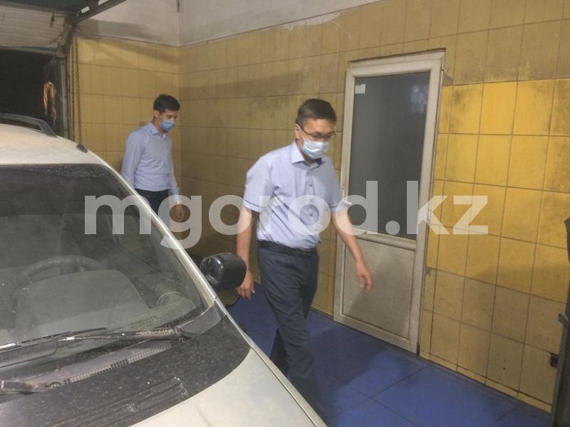 До 630 тысяч тенге штрафа грозит владельцу автомойки в Уральске за работу в ночное время