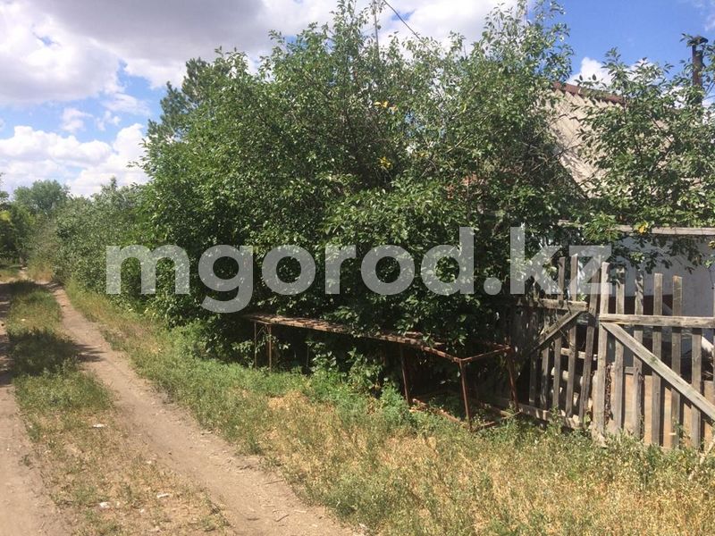 Разлагающийся труп пенсионерки забрали в морг в Уральске