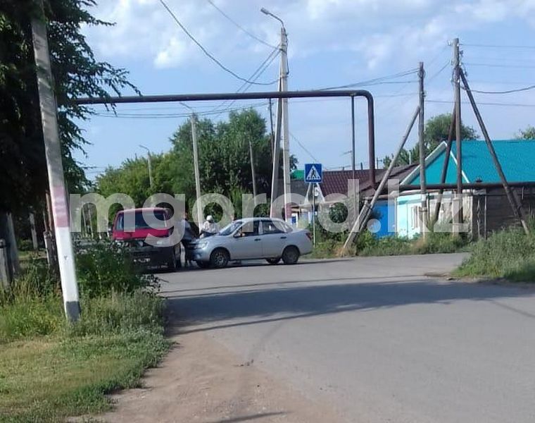 На аварийный перекресток жалуются жители Уральска