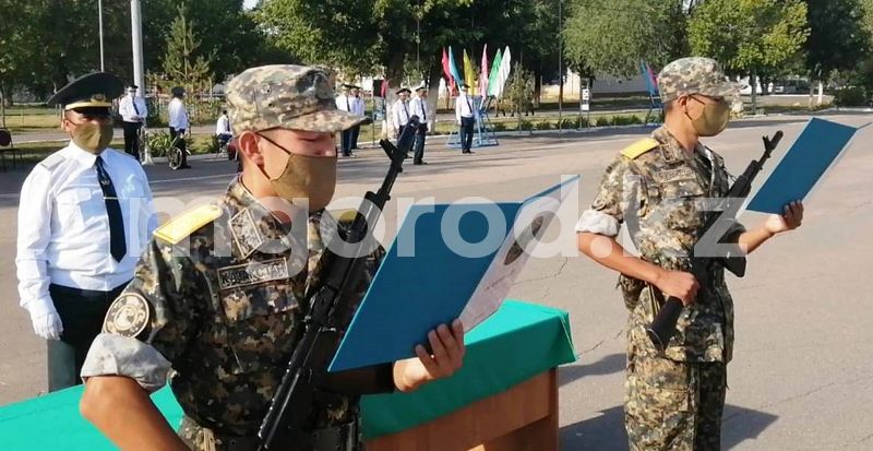 В Уральске принятие присяги прошло без участия родственников новобранцев