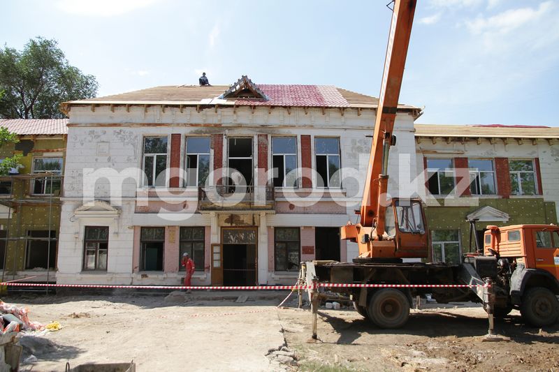 Построенную в прошлом веке школу отремонтируют в Уральске