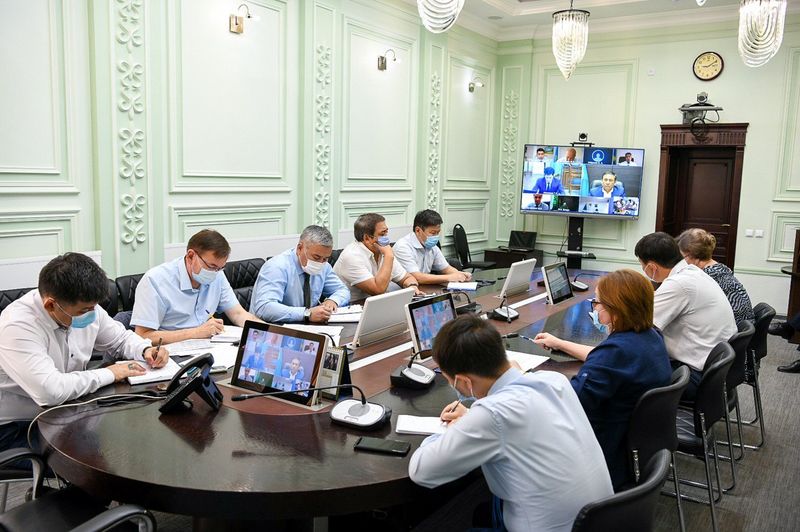 Аким ЗКО призывает частные медкомпании области к совместной борьбе с пандемией