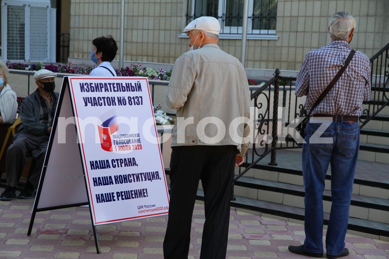 В Уральске проходит голосование по внесению изменений в Конституцию РФ