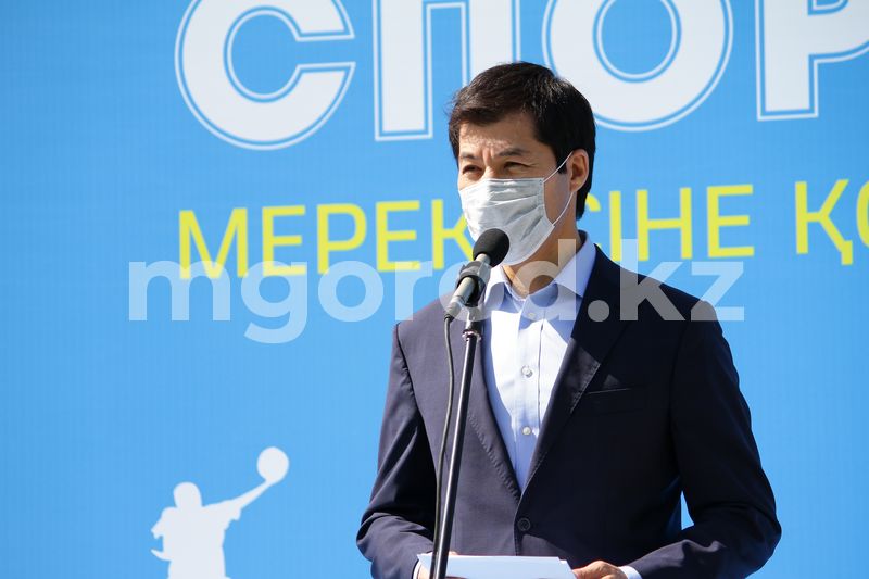 Аким ЗКО поздравил спортсменов с профессиональным праздником